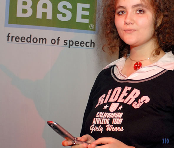 Caroline Mathias BASE SMS