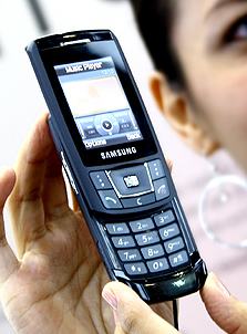 Samsung D900