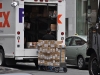 Les camions Fedex amènent de nouvelles provisions (10h00)