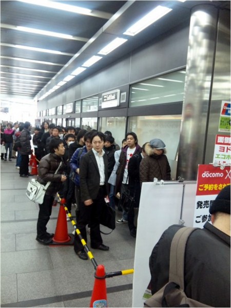 Xperia-X10-queue-DoCoMo-Japan-450x600