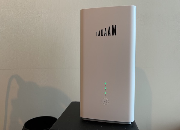 Vue de face du modem Huawei Tadaam modèle 4G (2022)