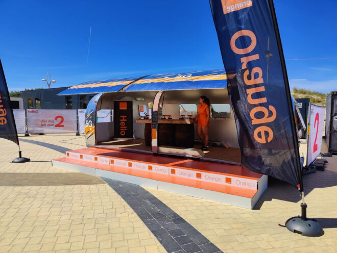 La caravane Orange pour la 5G sur la côte belge cet été